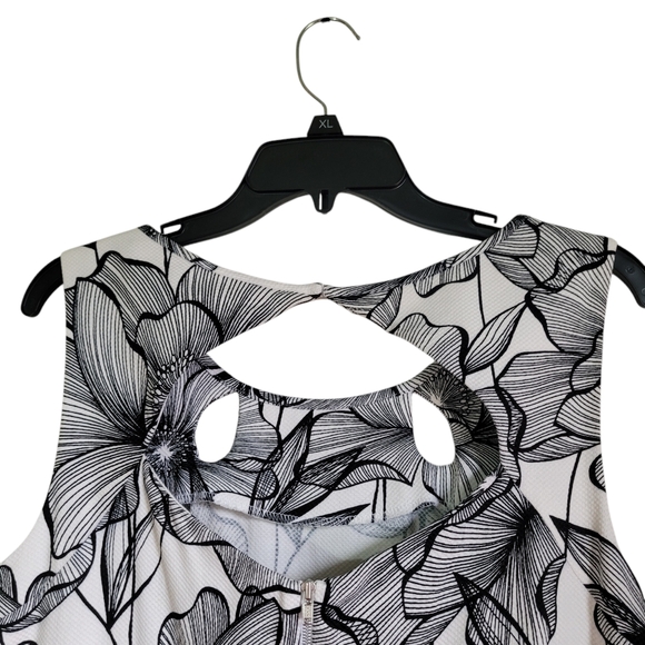 Danny & Nicole Sz 18 Black & White Floral Sleeveless Dress. Fit & Flare, Keyhole - Picture 4 of 12